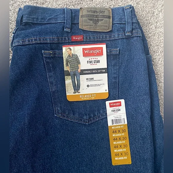 Wrangler Relaxed Fit Mens Jeans 44 x 30 Blue 100% Cotton (NWT)
